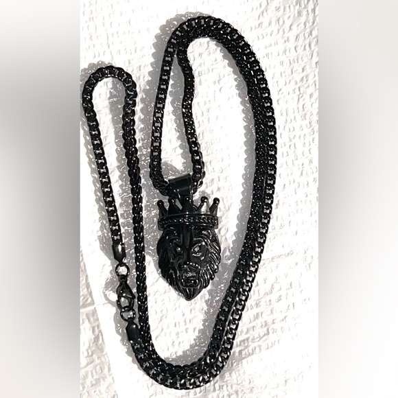 Men’ Chain with Lion Pendant - Picture 10 of 11